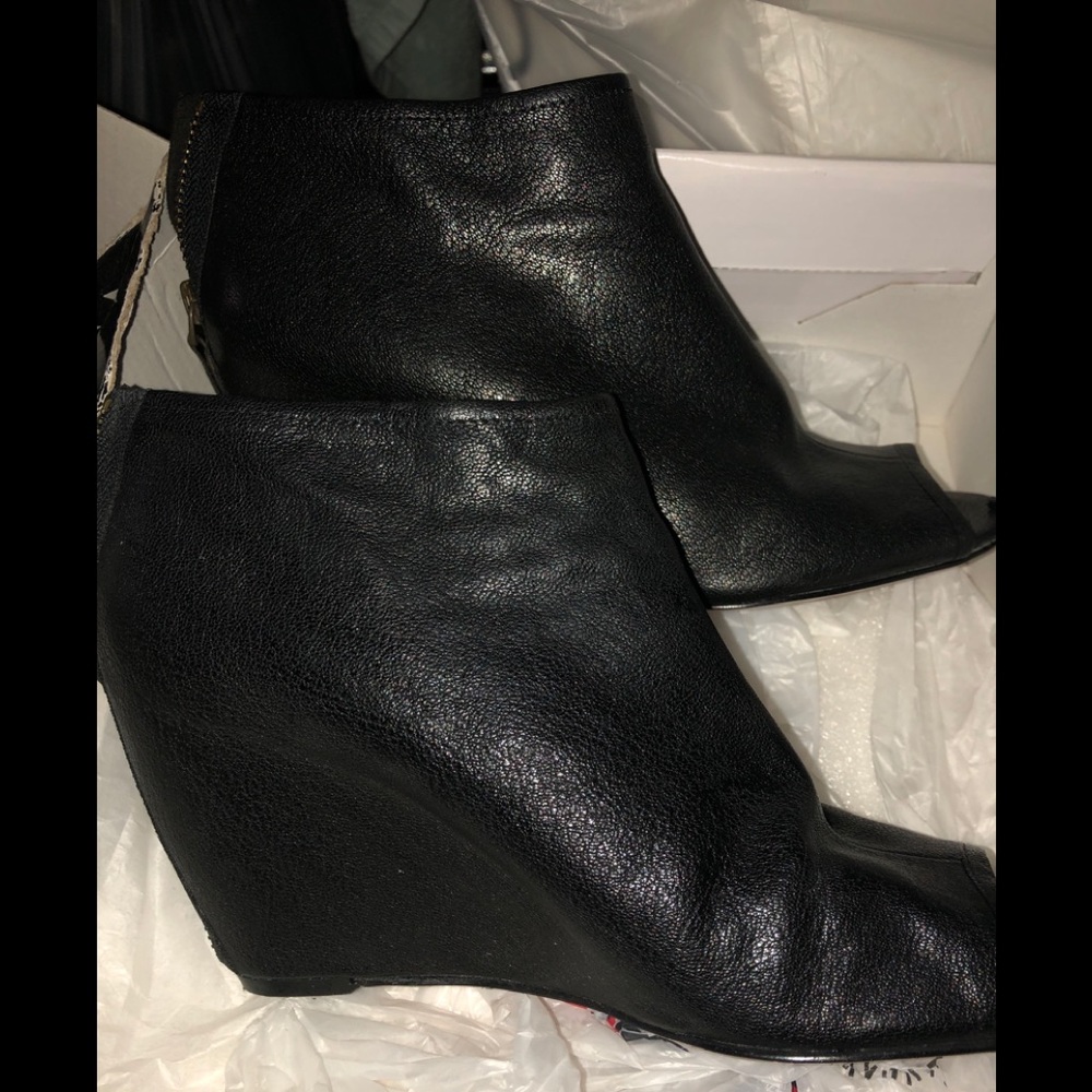 Nine West black leather shoes